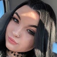 Miranda Mason's Instagram, Twitter & Facebook