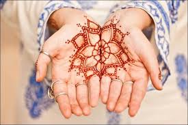 175 gambar henna tangan dan kaki untuk pengantin 2021 inilah koleksi lengkap gambar henna tangan dan kaki yang simple cantik dan mudah dibuat untuk pemula cocok untuk para pengantin di. 100 Motif Gambar Henna Simple Unik Dan Paling Cantik Buat Pengantin Balubu