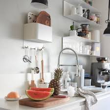 Guten Morgen Mochte Jemand Obstsalat Zum Fruhstuck Wir Essen Gerade Den Kuhlschrank Leer Bevor Es Fur Uns Nach Bella Ital Floating Shelves Home Decor Shelves
