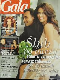 Wielu z nich decyduje się na opisanie przebiegu choroby w mediach. Angelina Jolie Brad Pitt Angelina Jolie And Brad Pitt Dorota Naruszewicz Gala Magazine 31 August 2005 Cover Photo Poland