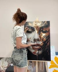 Julia Painter's Instagram, Twitter & Facebook