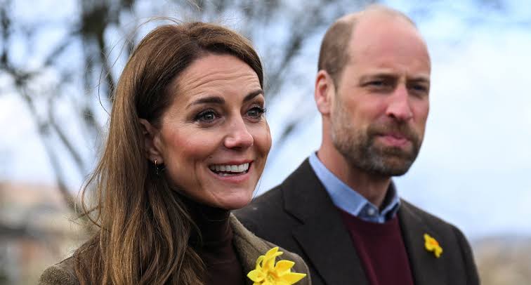 What Kate Middleton & Prince William's Body Language Reveals