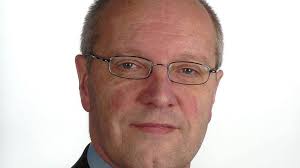 Tributes paid to journalist Austin Hunter