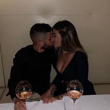 È attaccante del napoli e della nazionale italiana. Lorenzo Insigne Wiki 2021 Girlfriend Salary Tattoo Cars Houses And Net Worth