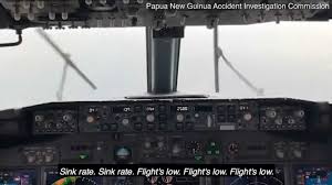 Stefano de carlo, segretario esecutivo dell'anpac, il sindacato dei piloti, spiega come funziona il meccanismo di. Boeing 737 800 Air Niugini Atterraggio Di Un Aereo Dalla Cabina Di Pilotaggio Video