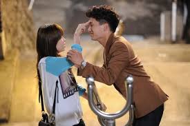 Total 16 episode, salah satu drama korea populer ini bercerita tentang kisah hidup seorang time traveler. 5 Drama Korea Tentang Kisah Cinta Bos Dan Sekretaris