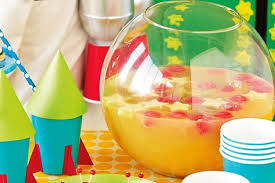 Kinderbowle Rezept In 7 Leckeren Variationen Spritzig Frisch Und Fruchtig Erdbeerhimbeer Mocktails Halloween Wodkab Kinderbowle Bowle Fruchte Geburtstag