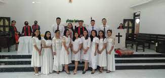 Meskipun menggunakan kebaya kombinasi batik , tidak berarti membuat kesan modernmu menghilang dan menyisakan tampilan tradisional. Puji Tuhan Ibadah Dan Peneguhan Sidi Pdt Yunus Zagoto Facebook