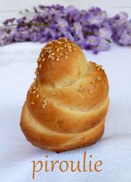 Faconnage De Pains Ou De Brioches 5 En Forme De Rose Patisseries Et Gourmandises Brioches Patisserie Cuisine Et Boissons