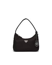 Коллекция детали backstage первый ряд. Re Edition 2000 Nylon Mini Bag Prada