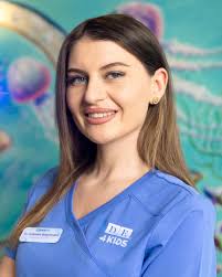 👩‍⚕️ Dr. Anne Marie Stănescu are darul de a fi prezentă acolo unde  contează cel mai mult! ➡️ Sunt situații în care, din emoție sau  nesiguranță, copilul nu reușește să colaboreze pentru