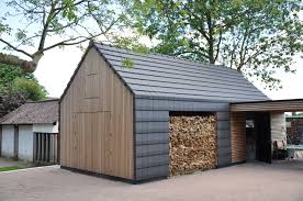Schuur Met Een Minimalistische Vorm En Materiaalgebruik Maison Architecte Maison Bois Design Exterieur