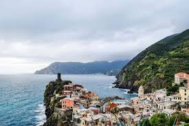 300 kilometer küste mit den breiten sandstränden der riviera di ponente und den malerischen badebuchten der zerklüfteten riviera di. Italian Riviera Tourist Map And Guide
