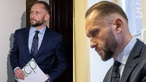 Udowodniliśmy, że tvn nie wygrał z internautami! Wyraznie Wychudzony Kamil Durczok Stawil Sie Na Rozprawie W Sadzie Foto Pudelek