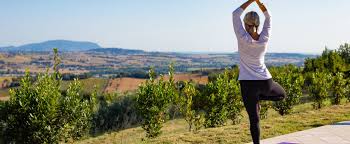 Yoga im blauen haus asub kohas riedering. Yoga Urlaub Italien Die Villa Garulli In Den Marken