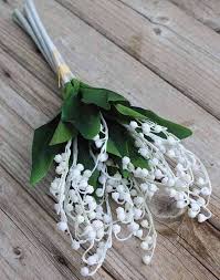 Le muguet, qui signifie « retour du bonheur », est l'emblème de cette journée fêtée dans de nombreux pays du monde. Bouquet De Muguet Gratuit Avec Text 1er Mai Muguet 1er Mai Picmix Storerbtuners
