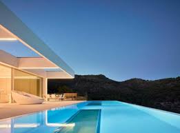 This leisure and dining complex is located on the border between la marina de valencia and the beach of las arenas, a privileged enclave where you can enjoy the best views of the mediterranean. The Quarry House In Valencia Luxury Home E Architect