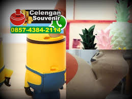 Kerucut merupakan bidang ruang yang terdiri dari satu bidang alas lingkaran dan sebuah titik puncak dengan selimut bidang berbentuk juring lingkaran dan busurnya dilengkungkan semulus keliling lingkarannya. Kerajinan Celengan Ayam O857 4384 2114 Whatsapp Celengan Minion Rumah Kucing