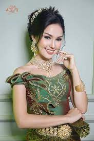 Khmer Wedding Costume Traditional Outfits Traditional Fashion Cambodian Dress
