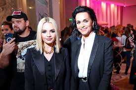 В 1998 году у ольги родилась сестра анна. Den Rozhdeniya Olgi Buzovoj Kadry Gostej I Podarkov