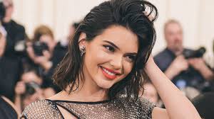 Kendall Jenner drejt fejesës? Shfaqet e lumtur pranë “vjehrrës”