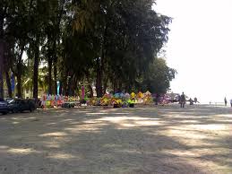 It stretches a kilometer south of primula beach hotel and is filled. Layang Layang Pantai Batu Burok Mapio Net