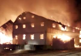 No prédio, funcionavam duas reprografias e um bar. Incendio Destroi Malharia Em Jaragua Do Sul Nsc Total
