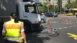 Unfall In Eisenhuttenstadt Lkw Erfasst Fahrrad Kind 10 Tot Regional Bild De