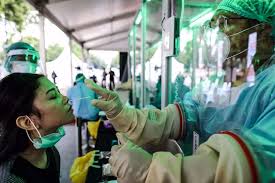 Ui Bikin Bilik Swab Test Kurangi Risiko Tenaga Medis Terpapar Corona Halaman All Kompas Com
