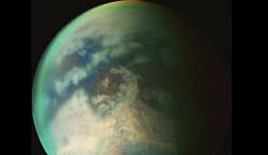 Ada satelit lain di tata surya yang memiliki karakteristik menyerupai bumi. Nasa CautÄ Forme De ViaÅ£Ä Pe Titan Satelitul Lui Saturn Cu O DronÄ UriasÄ