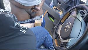 กูขอให้คนแปลกหน้าข้างถนนชักว่าวและน้ำแตกในกาแฟน้ำแข็งของกู  (ช่วยตัวเองในที่สาธารณะ) เย็ดรถกลางแจ้ง | xHamster