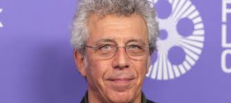 Eric Bogosian será o jornalista Daniel em série de Entrevista com o Vampiro 