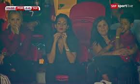 Parabéns aos meus meninos e que este dia se repita por muitos anos com amor e saúde. Georgina Rodriguez Ignorada Por Dolores E Katia Aveiro Com Imagens Partida Looks