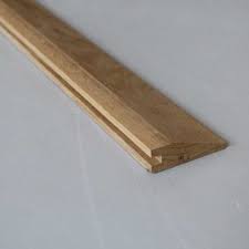 Les profilés sont posés à hauteur des embrasures de porte, des raccords avec d'autres revêtements de sol, des différences de niveau, des joints de construction et des joints de dilatation. Barre De Seuil A La Suisse En Chene Massif 22 X 70 Mm Barre De Seuil Parquet Massif Chene Massif