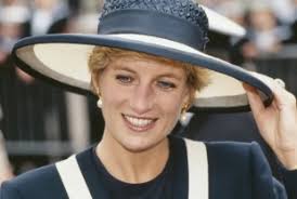 Kara Delevinj ima novu frizuru