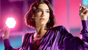 After working as a model, she signed with warner bros. Dua Lipa Ihr Freund Soll Sie Betrogen Haben Wahrend Sie Auf Der Buhne Stand Bunte De