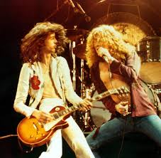 The song remains the same. Robert Plant Von Led Zeppelin Der Typ Ist Eigentlich Zu Alt Fur Lange Haare Welt