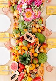 10 Facons Tendance D Utiliser Des Fruits Dans La Decoration De Mariage D Ete Mariage Com Decoration De Table Orange Fruits Decoration Fetes Estivales