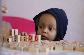 En el corazón chiquito de Erick que enfrenta el cáncer infantil, late una  fuerza imparable. 💛💚✨ Que cada abrazo sea medicina 🫂❤️‍🩹 y cada día  esté lleno de amor. 🥰 Pequeño Erick,