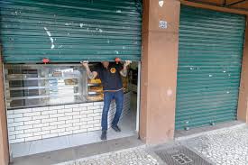 Curitiba decreta lockdown e adota curitiba galor valdecir smcs covid casos bandeira laranja pandemia distribuidora vidros pinhais. Curitiba Entra Na Bandeira Vermelha Pela Segunda Vez Jornal Plural