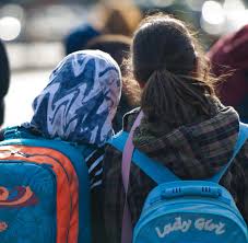 Definition, rechtschreibung, synonyme und grammatik von 'schulpflicht' auf duden online nachschlagen. Einschulung Liebe Zu Multikulti Endet Oft Mit Der Schulpflicht Der Kinder Welt