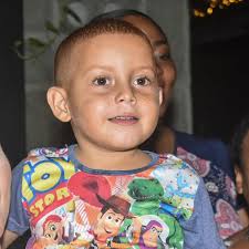 El inicio de 𝗢𝗿𝘁𝗶𝘇 𝗦𝗮𝗯𝗿𝗼𝘀𝗼 permitió que un grupo de niños del  barrio Obrero, visitara por 𝗽𝗿𝗶𝗺𝗲𝗿𝗮 𝘃𝗲𝘇, un restaurante del Ortiz,  donde tuvieron la oportunidad de comerse una deliciosa hamburguesa  completamente