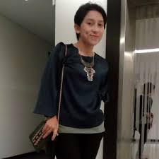 Dm bb c f bb em a verse dm gm pertama kali c f ku kenalkan dirimu bb gm em a betapa indahnya bila kau senyum dm gm pertama kali c f ku rapatkan denganmu bb em baru ku tahu a dm kau amat bermakna padaku chorus dm gm c aku tahu kau sudah f berpunya bb em tapi ku sanggup a dm menunggu selamanya dm gm hingga. Biodata Shaa Darulaman Buskers Penyanyi Lagu Berjudul Pertama Kali Encikshino Com