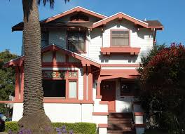 The design tradition of craftsman homes and houses is most associated with that of bungalow house plans and cottage plans. Handwerkerhauser Inspiriert Von Einer Englischen Bewegung