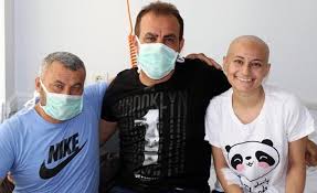 Çerkez kızı gül güzeli söyle nedir bu çelişki sabrımı kinaye sanıp yarınlara atma beni bu sıkıntı yordu beni senden kalan bedenimi kendini yanına alıp uzaklara atma beni her gidiş bir ceza bana yanarım yana yana sınırlara atma beni çerkez kızı çerkez kızı sen mavi ben. Haluk Levent Losemi Hastasi Baba Ve Kizi Ziyaret Etti