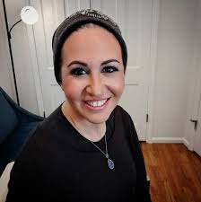 Swipe to see the full effect!!! ➡️➡️➡️ Glam Queen @wigsbyyettie Even Queens  need to be pampered- hair by @glamhair40 and wig is @ireneswigs #glamsquad  #wigs #makeupartistworld