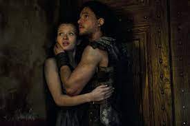 As jon snow, a member of the night's watch on game of thrones, kit harington doesn't get that many costume changes. Bild Zu Kit Harington Pompeii 3d Bild Emily Browning Kit Harington Filmstarts De