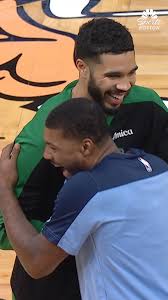 All love between these two 💚