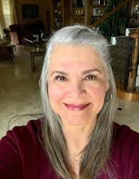 Mixing colors for an even lip tattoo spread