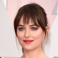 Mit frisuren kennt sich dakota johnson aus: Oscar Frisur 2015 Dakota Johnson Oscars 2015 Die Schonsten Oscar Frisuren 2015 Cosmopolitan